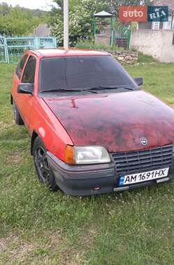 Хэтчбек Opel Kadett 1988 в 