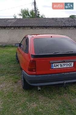 Хэтчбек Opel Kadett 1988 в 