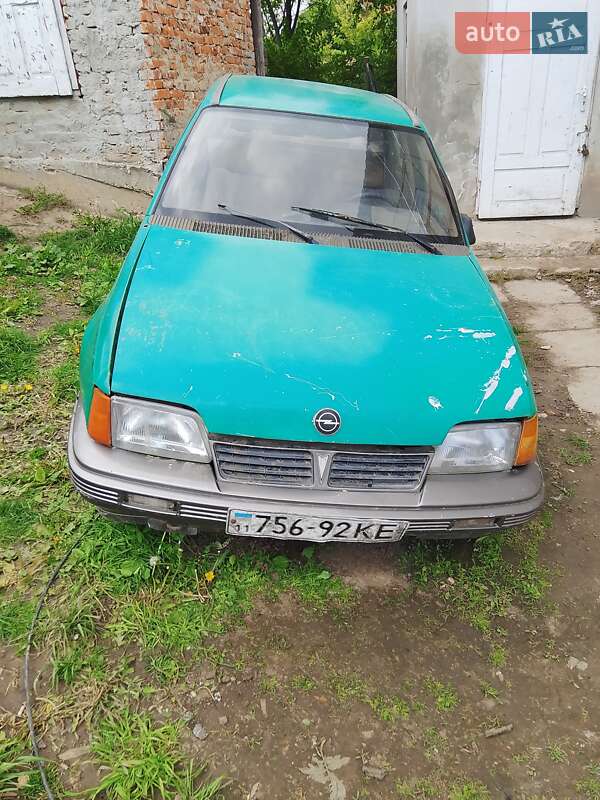 Хетчбек Opel Kadett 1985 в Бережанах