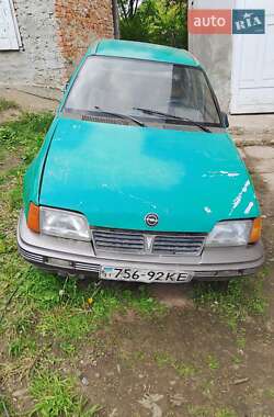 Хэтчбек Opel Kadett 1985 в 