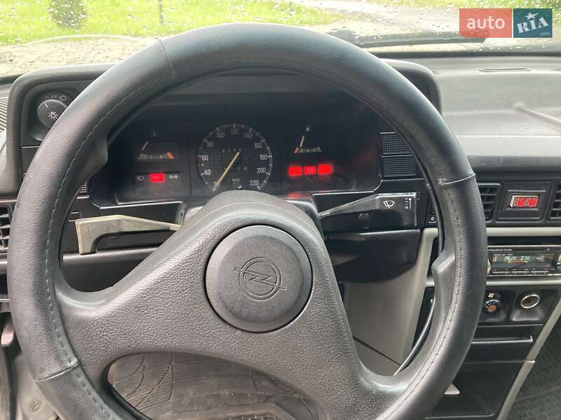 Хэтчбек Opel Kadett 1988 в Львове фото 12 Хэтчбек Opel Kadett 1988 в Львове