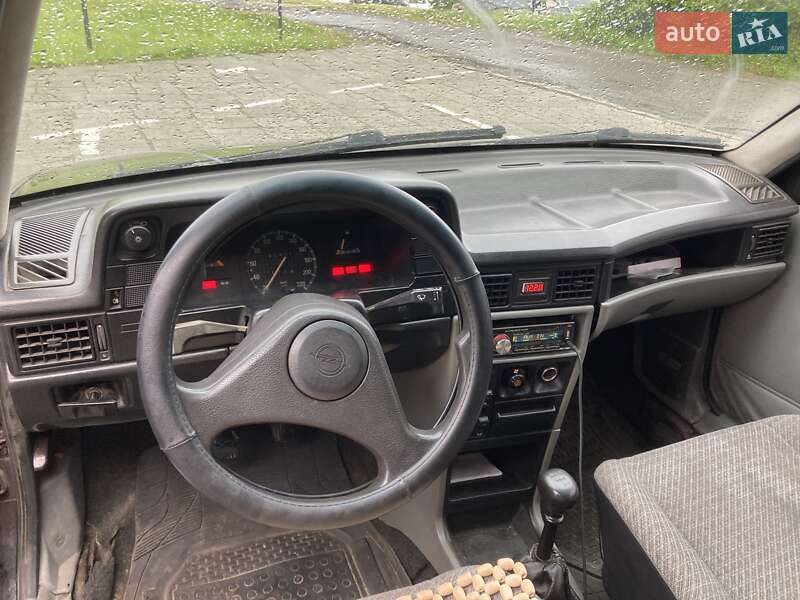 Хэтчбек Opel Kadett 1988 в Львове фото 10 Хэтчбек Opel Kadett 1988 в Львове