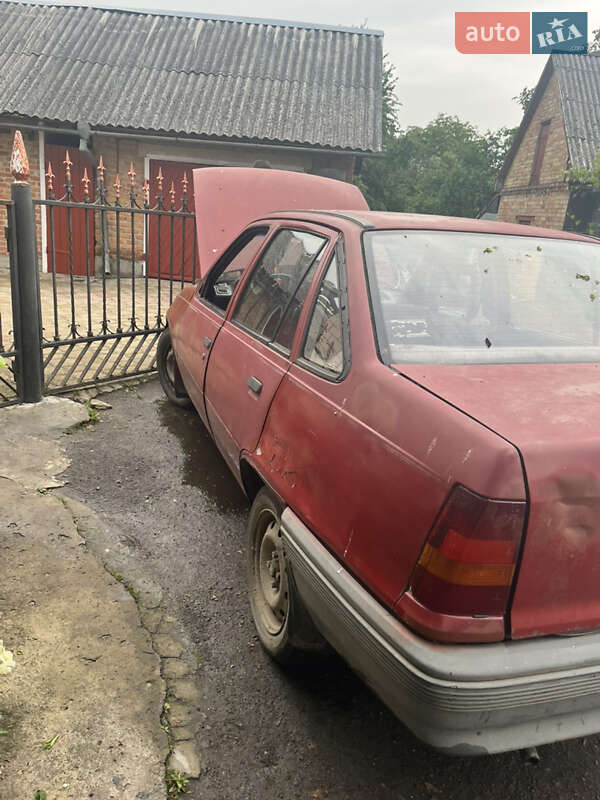 Седан Opel Kadett 1986 в 