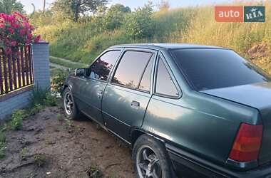 Седан Opel Kadett 1986 в Чернівцях