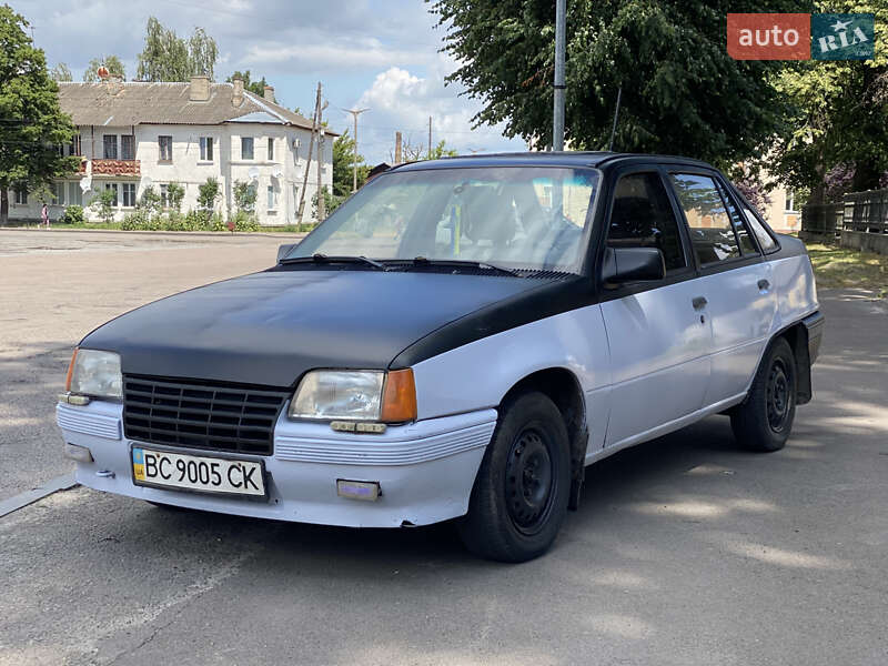 Седан Opel Kadett 1986 в Рівному