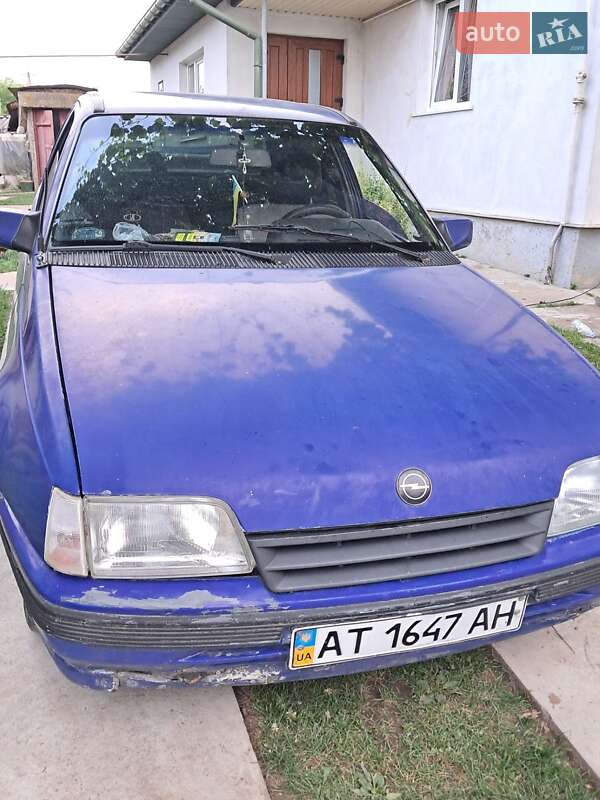 Седан Opel Kadett 1990 в Калуші