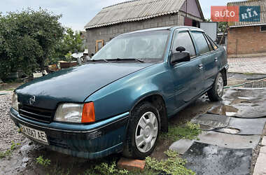 Седан Opel Kadett 1986 в Турбовом