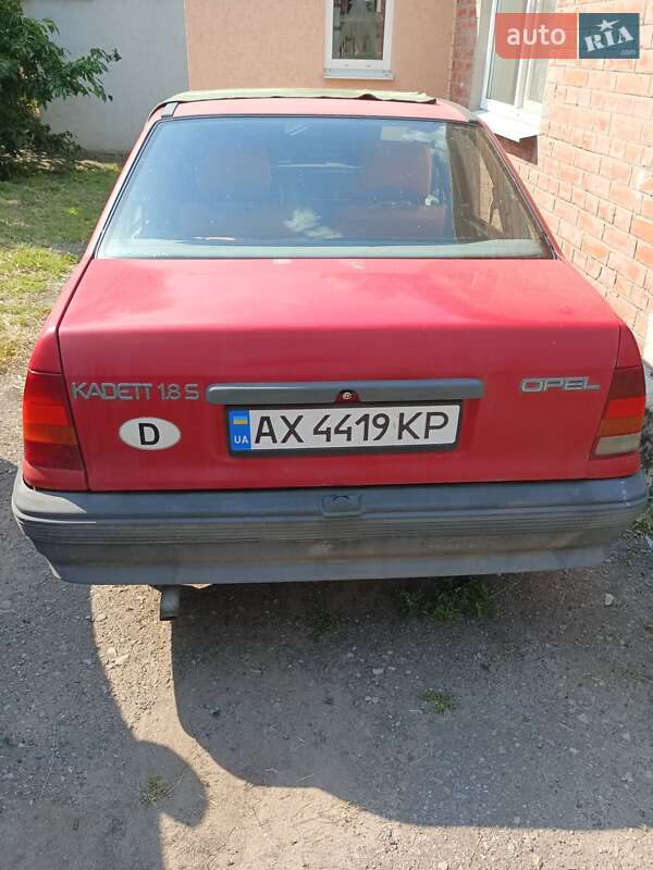 Седан Opel Kadett 1988 в Ізюмі