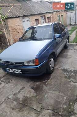 Седан Opel Kadett 1989 в Кропивницком