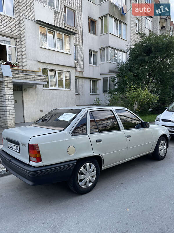 Седан Opel Kadett 1988 в Львове