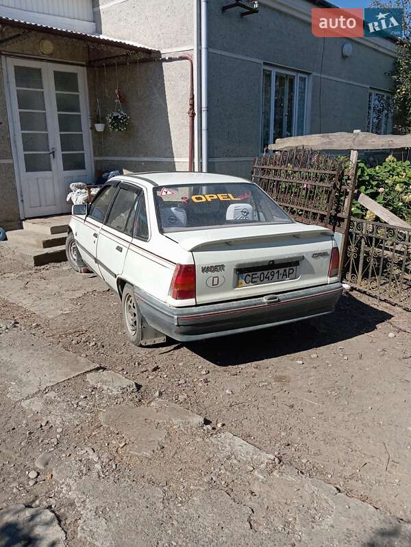 Седан Opel Kadett 1987 в Неполоківцях