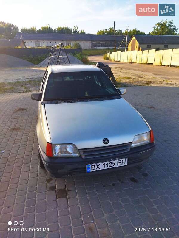 Хэтчбек Opel Kadett 1988 в Белогорье