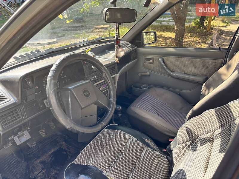 Седан Opel Kadett 1987 в Кропивницькому