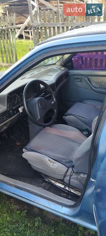 Седан Opel Kadett 1988 в Долині