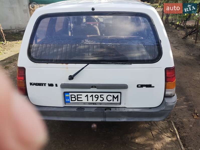 Универсал Opel Kadett 1990 в Вознесенске