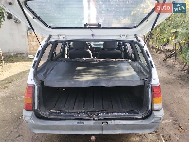 Универсал Opel Kadett 1990 в Вознесенске