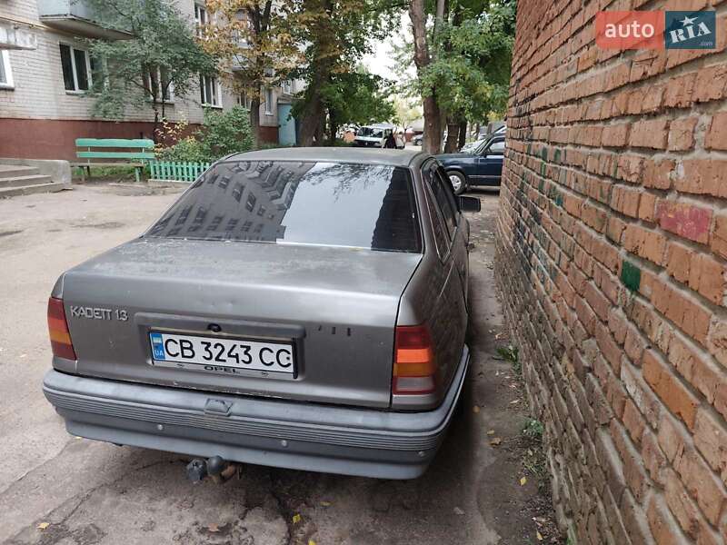 Седан Opel Kadett 1988 в Чернигове фото 9 Седан Opel Kadett 1988 в Чернигове