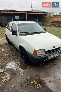 Хэтчбек Opel Kadett 1985 в Звягеле