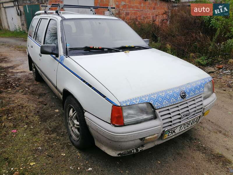 Універсал Opel Kadett 1988 в Володимирці