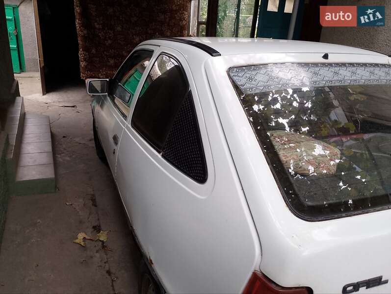 Хэтчбек Opel Kadett 1985 в Каменском фото 11 Хэтчбек Opel Kadett 1985 в Каменском