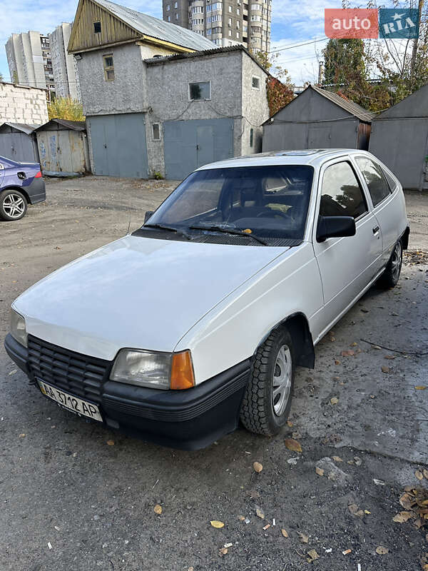 Хэтчбек Opel Kadett 1987 в Киеве фото 2 Хэтчбек Opel Kadett 1987 в Киеве