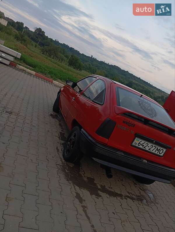 Хэтчбек Opel Kadett 1986 в Черновцах
