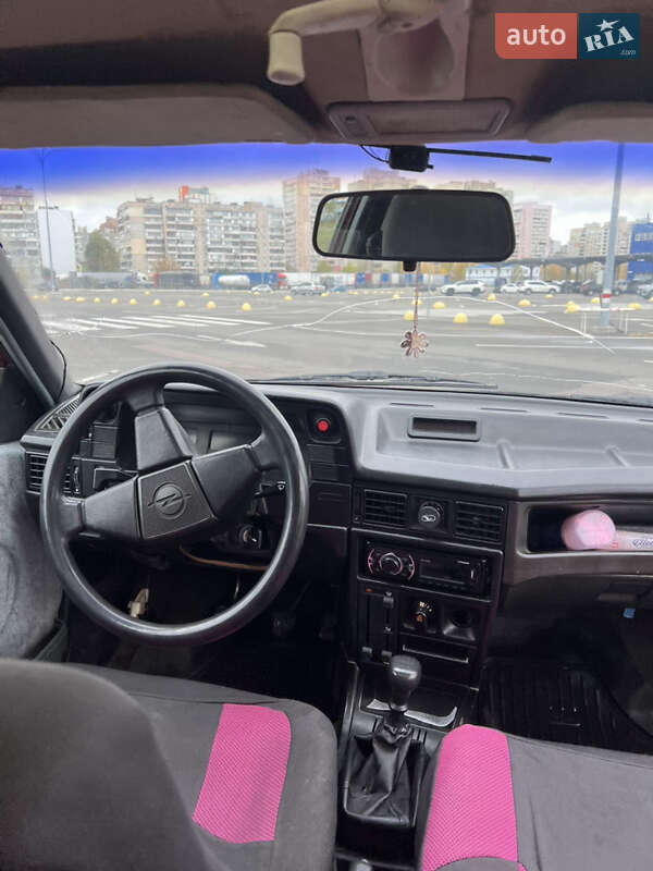 Хэтчбек Opel Kadett 1990 в Киеве фото 7 Хэтчбек Opel Kadett 1990 в Киеве