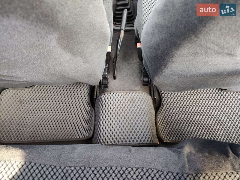 Седан Opel Kadett 1988 в Черновцах