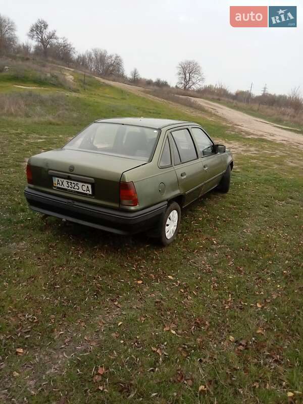 Седан Opel Kadett 1986 в Корсуне-Шевченковском фото 8 Седан Opel Kadett 1986 в Корсуне-Шевченковском
