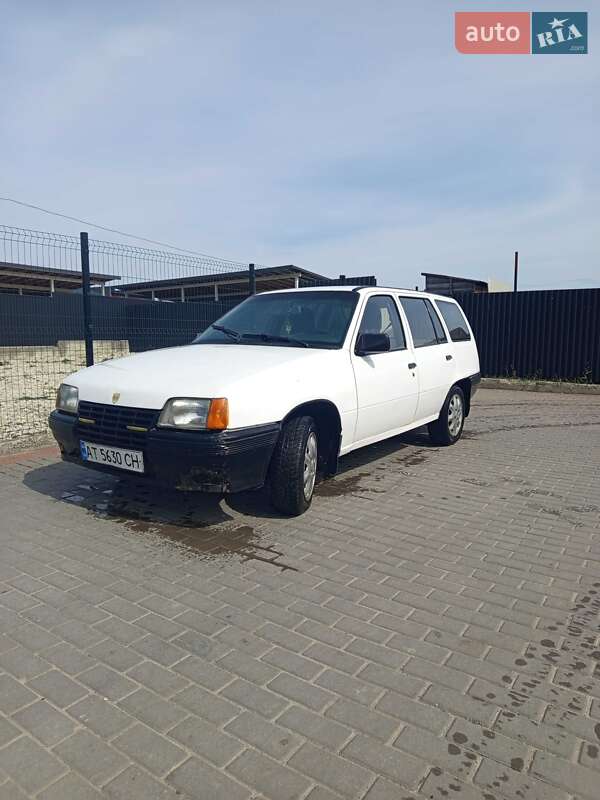 Универсал Opel Kadett 1986 в Городенке