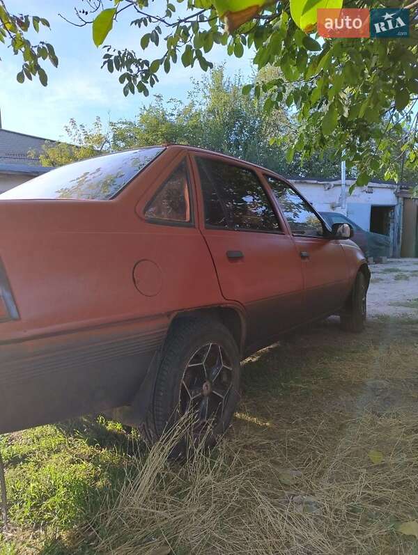 Седан Opel Kadett 1986 в Кривом Роге фото 4 Седан Opel Kadett 1986 в Кривом Роге