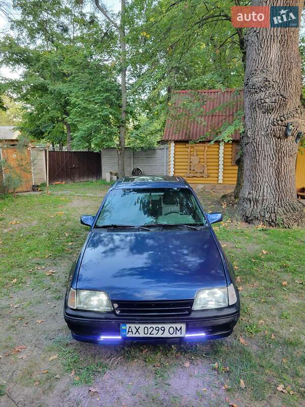 Хетчбек Opel Kadett 1990 в Зміїві
