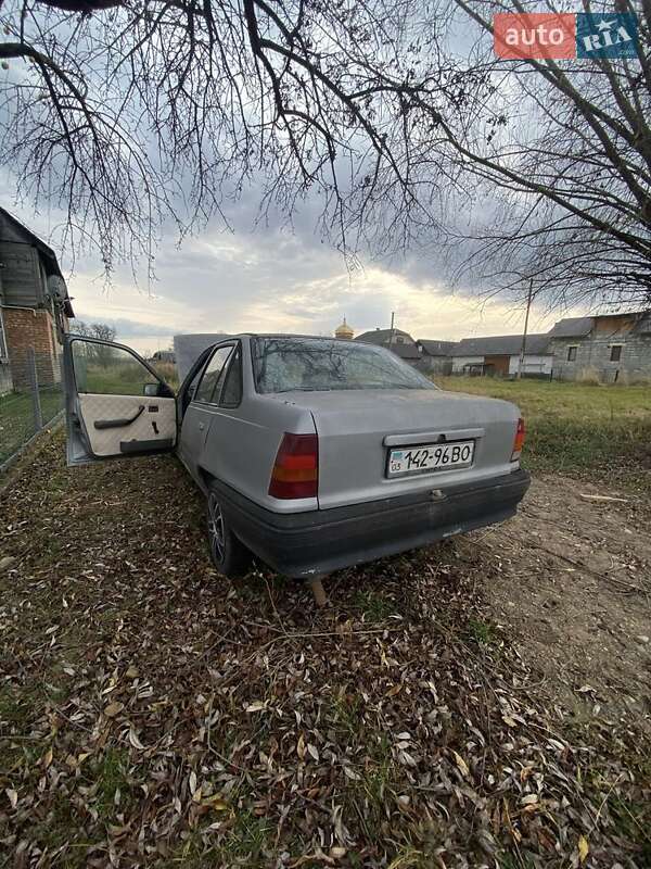 Седан Opel Kadett 1986 в Калуше фото Седан Opel Kadett 1986 в Калуше