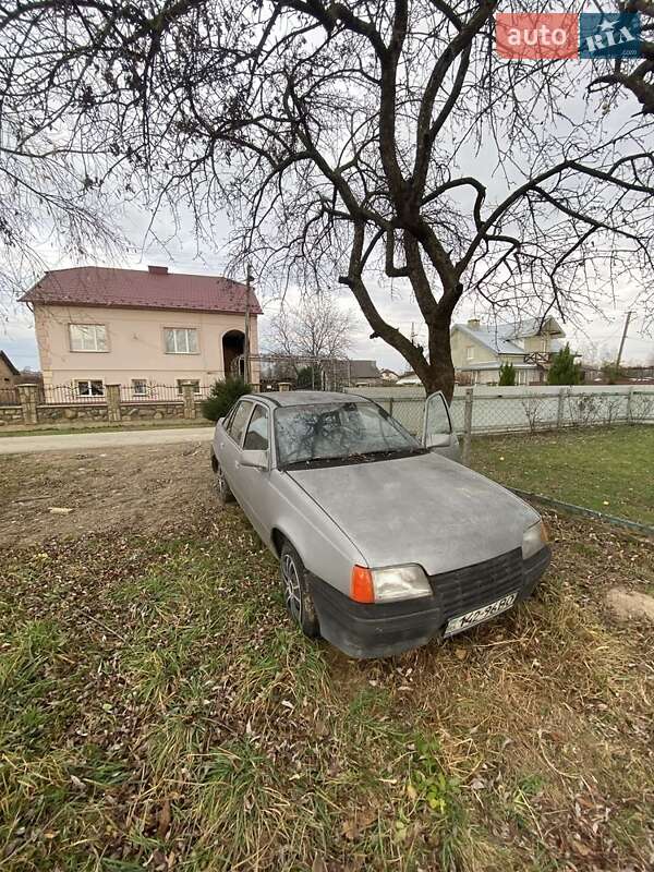 Седан Opel Kadett 1986 в Калуше фото 6 Седан Opel Kadett 1986 в Калуше