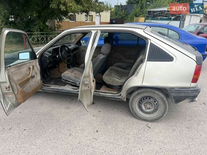 Хэтчбек Opel Kadett 1988 в Каменец-Подольском фото 7 Хэтчбек Opel Kadett 1988 в Каменец-Подольском
