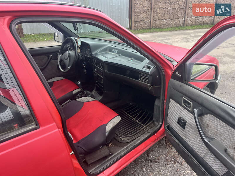 Седан Opel Kadett 1989 в Харькове