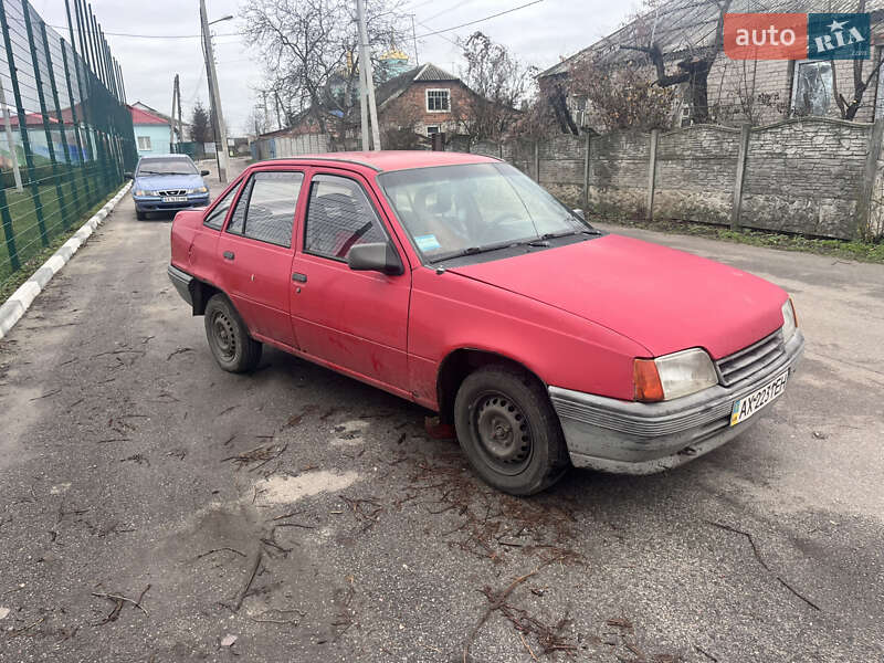 Седан Opel Kadett 1989 в Харькове