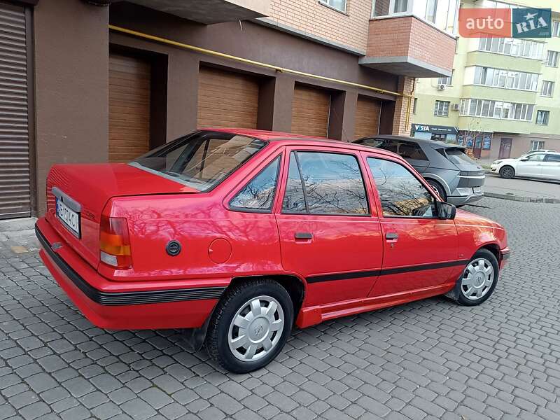 Седан Opel Kadett 1990 в Виннице