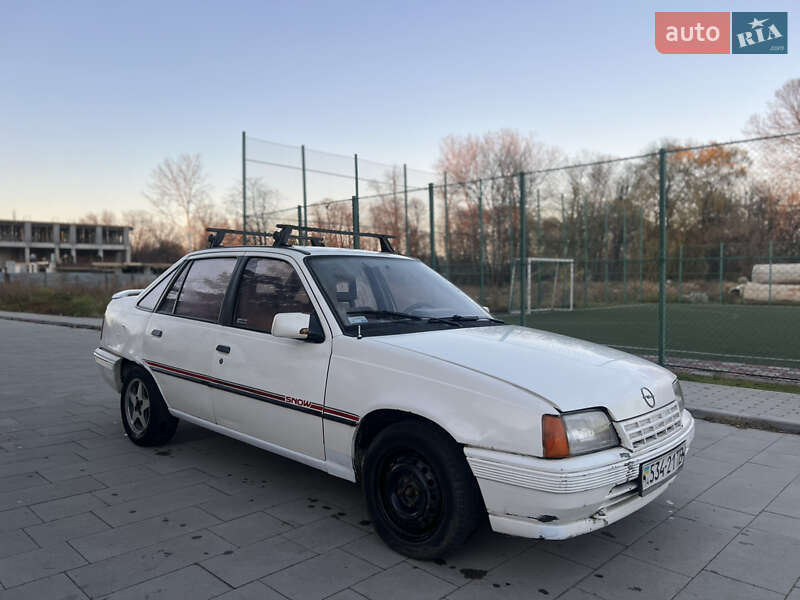 Седан Opel Kadett 1988 в Самборе