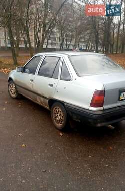 Седан Opel Kadett 1986 в Первомайске