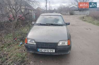 Седан Opel Kadett 1988 в Кам'янському