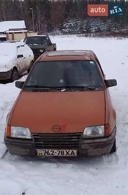 Хэтчбек Opel Kadett 1985 в Изюме