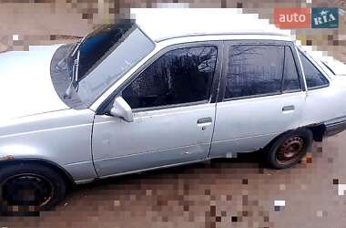 Седан Opel Kadett 1987 в Тарутиному