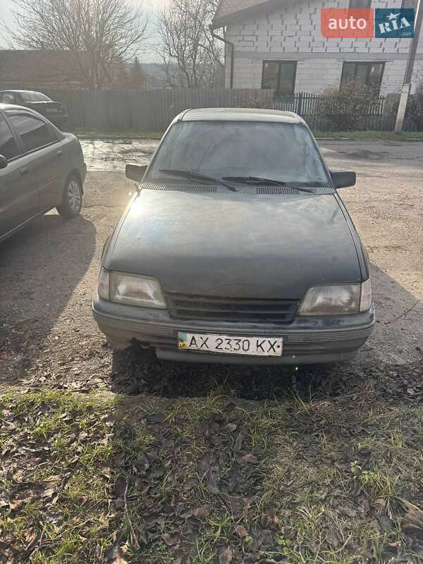 Хэтчбек Opel Kadett 1987 в Люботине фото Хэтчбек Opel Kadett 1987 в Люботине