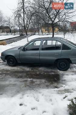 Хэтчбек Opel Kadett 1986 в Владимире