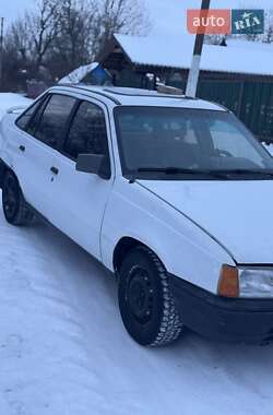 Седан Opel Kadett 1986 в Бобровице