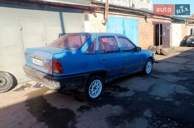 Седан Opel Kadett 1989 в Полтаві