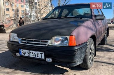 Седан Opel Kadett 1988 в Кропивницком