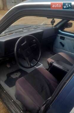 Хэтчбек Opel Kadett 1982 в Снигиревке