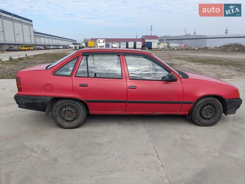 Седан Opel Kadett 1988 в Кременчуці